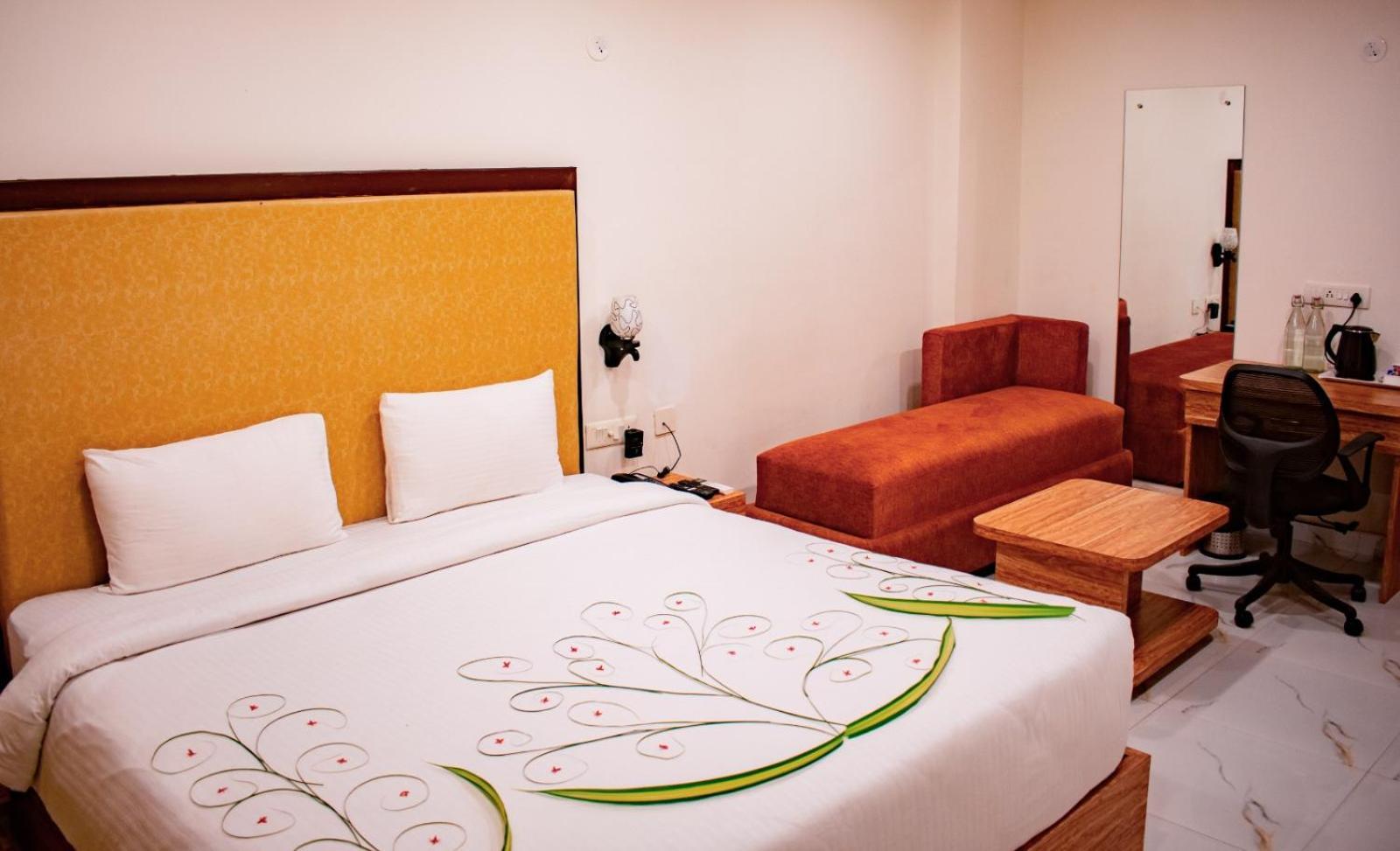 פורי Seven Hills Hotel מראה חיצוני תמונה
