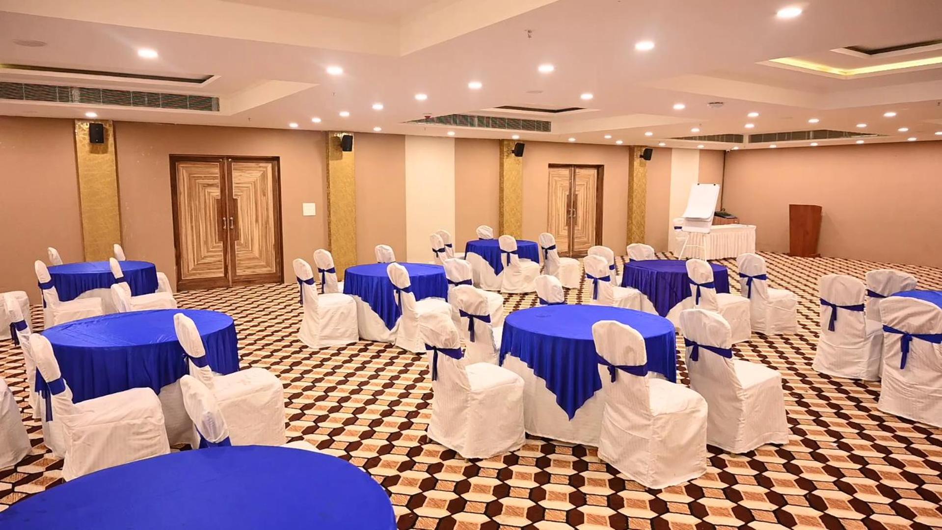 פורי Seven Hills Hotel מראה חיצוני תמונה